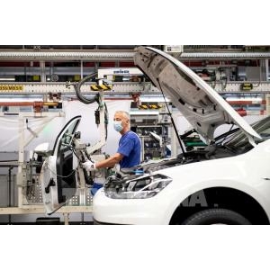 Đức: Xuất khẩu tăng trưởng mong manh giữa tâm bão chiến tranh thương mại - Đức: Xuất Khẩu Tăng Trưởng Mong Manh Giữa Tâm Bão Chiến Tranh Thương Mại