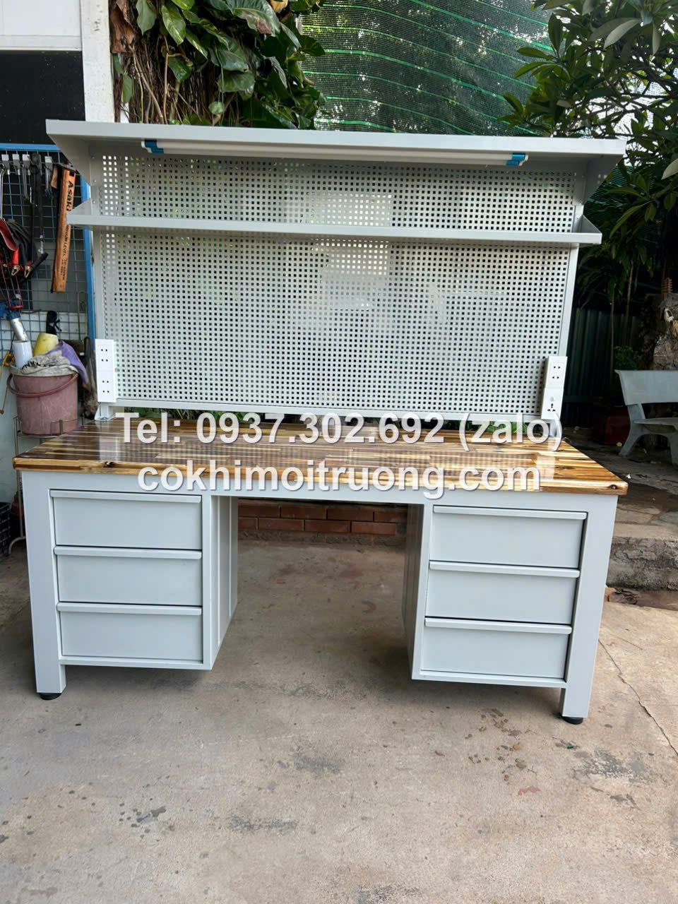 Bàn nguội cơ khí mặt gỗ kết hợp bảng treo