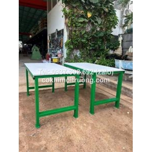 Bàn thao tác cơ khí kết hợp bảng treo