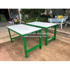 Bàn thao tác cơ khí kết hợp bảng treo