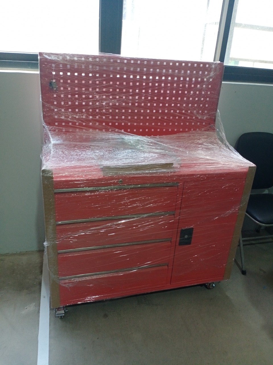 Xe đẩy 4 ngăn có 1 ngăn kéo, Tủ đồ nghề 2 cánh, Bàn nguội cơ khí 1000kg, bàn thao tác cơ khí, bàn gia công cơ khí Tủ đồ nghề 4 ngăn 1 cánh bảng treo